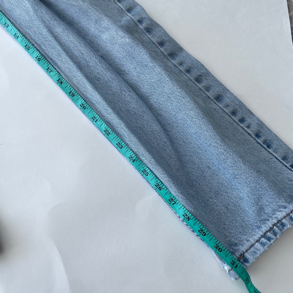 Vintage Levi's high rise light wash denim jeans - Picture 10 of 11